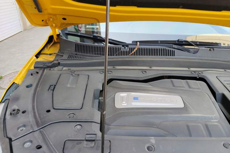Used Bestune T77 2019 230 TID Automatic Luxury Version China VI Emission Standard Engine Bay Right