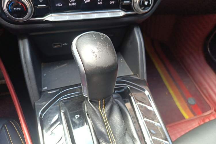 Used Bestune T77 2019 Facelift 230 TID Automatic Luxury Version China V Emission Standard Gear Lever