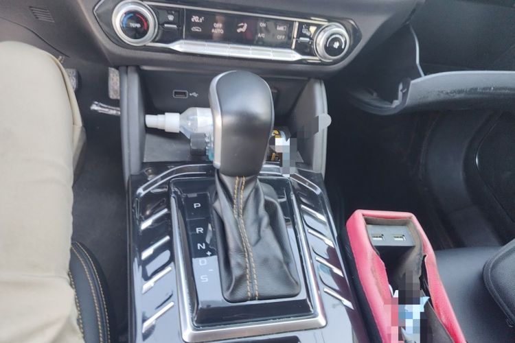Used Bestune T77 2019 230 TID Automatic Luxury Version China VI Emission Standard Gear Lever
