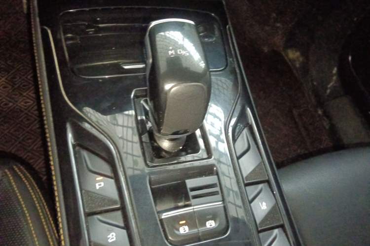 Used Bestune T77 2019 230 TID Automatic Prestige Version China VI Emission Standard Gear Lever