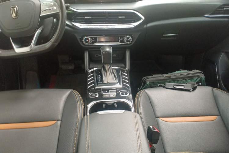 Used Bestune T77 2019 230 TID Automatic Luxury Version China VI Emission Standard Gear Lever