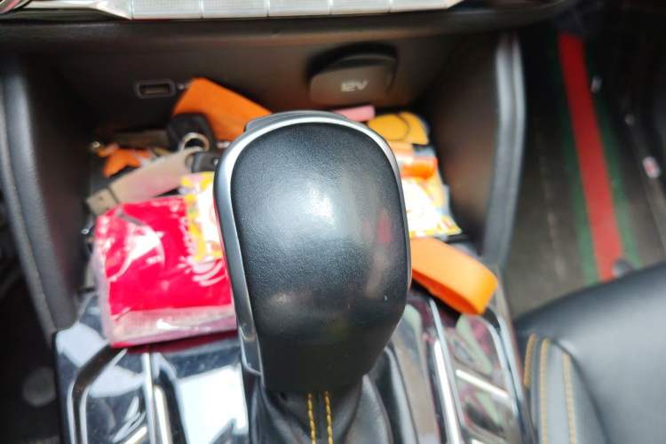 Used Bestune T77 2019 230 TID Automatic Luxury Version China VI Emission Standard Gear Lever