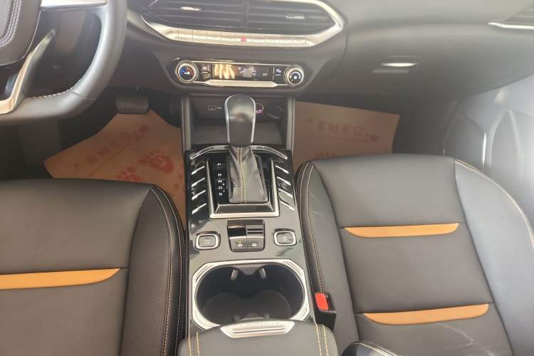 Used Bestune T77 2019 230 TID Automatic Luxury Version China VI Emission Standard Gear Lever