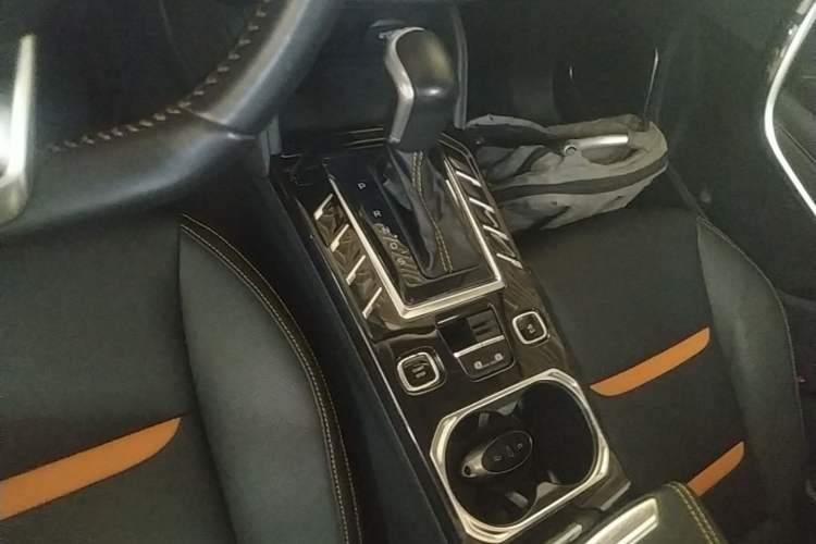 Used Bestune T77 2019 230 TID Automatic Luxury Version China VI Emission Standard Gear Lever