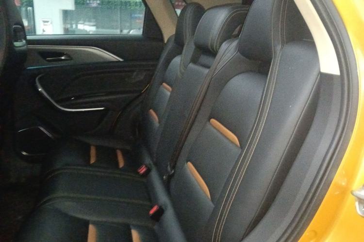Used Bestune T77 2019 230 TID Automatic Prestige Version China VI Emission Standard Left Rear Seat
