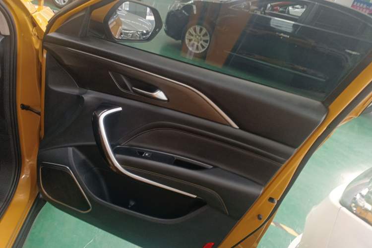 Used Bestune T77 2019 230 TID Automatic Luxury Version China VI Emission Standard Right Front Door Interior