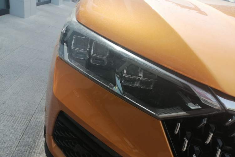 Used Bestune T77 2019 230 TID Automatic Prestige Version China V Right Front Headlight