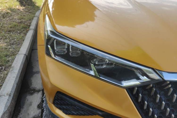 Used Bestune T77 2019 230 TID Automatic Luxury Version China VI Emission Standard Right Front Headlight