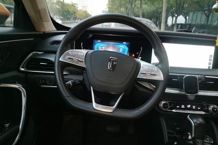 Used Bestune T77 2019 230 TID Automatic Luxury Version National V Steering Wheel
