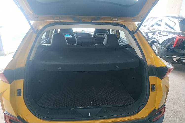 Used Bestune T77 2019 230 TID Automatic Prestige Version China VI Trunk