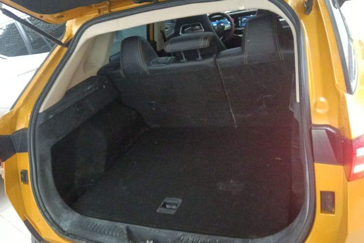 Used Bestune T77 2019 230 TID Automatic Prestige Version China VI Emission Standard Trunk