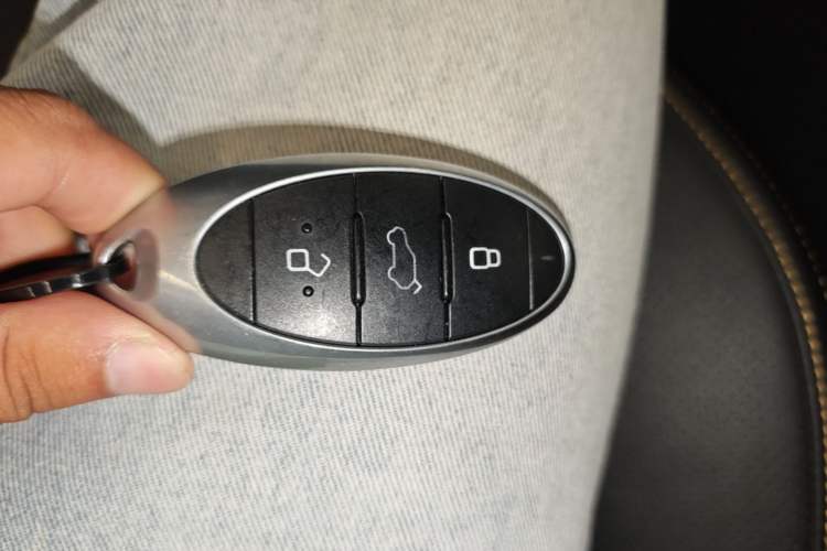 Used Bestune T77 2019 230 TID Automatic Luxury Version China VI Emission Standard Vehicle Key