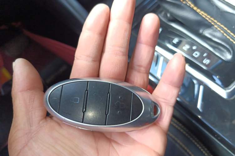 Used Bestune T77 2019 Facelift 230 TID Automatic Luxury Version China V Emission Standard Vehicle Key