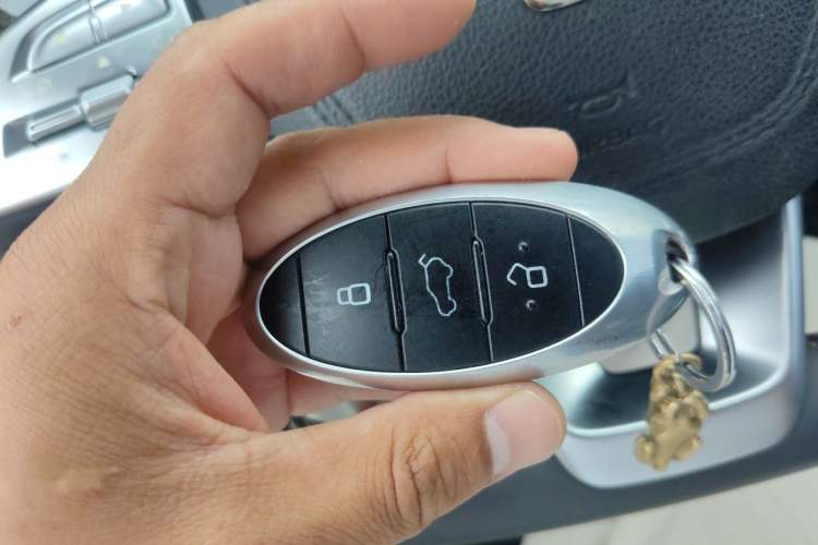 Used Bestune T77 2019 230 TID Automatic Luxury Version National V Vehicle Key