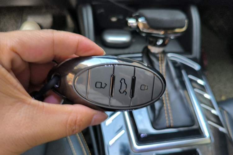 Used Bestune T77 2019 Facelift 230 TID Automatic Luxury Version China V Emission Standard Vehicle Key