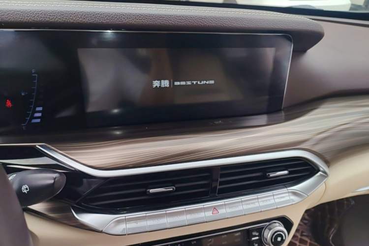Used Bestune T77 2020 PRO 280 TID Automatic Luxury Model Audio And AC Panel