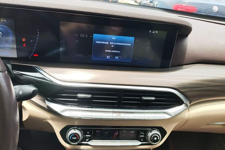 Used Bestune T77 2020 PRO 280 TID Automatic Luxury Model Audio And AC Panel