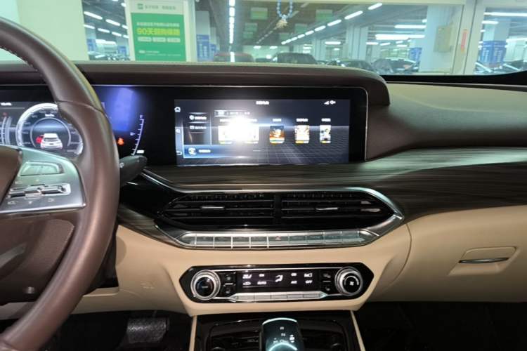 Used Bestune T77 2020 PRO 280 TID Automatic Luxury Model Audio And AC Panel