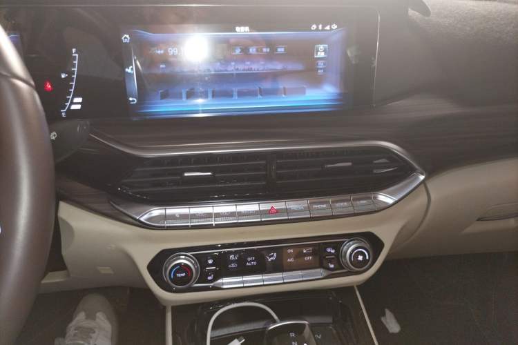 Used Bestune T77 2020 PRO 280 TID Automatic Luxury Model Audio And AC Panel