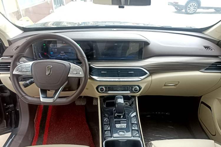 Used Bestune T77 2020 PRO 280 TID Automatic Luxury Model Center Console