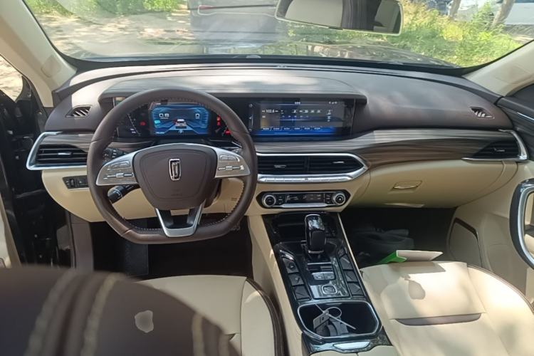 Used Bestune T77 2020 PRO 280 TID Automatic Luxury Model Center Console