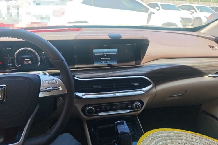 Used Bestune T77 2020 PRO 280 TID Automatic Luxury Model Center Console