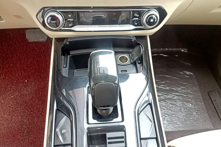 Used Bestune T77 2020 PRO 280 TID Automatic Luxury Model Gear Lever