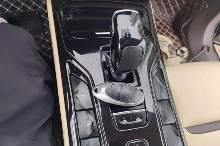Used Bestune T77 2020 PRO 280 TID Automatic Luxury Model Gear Lever