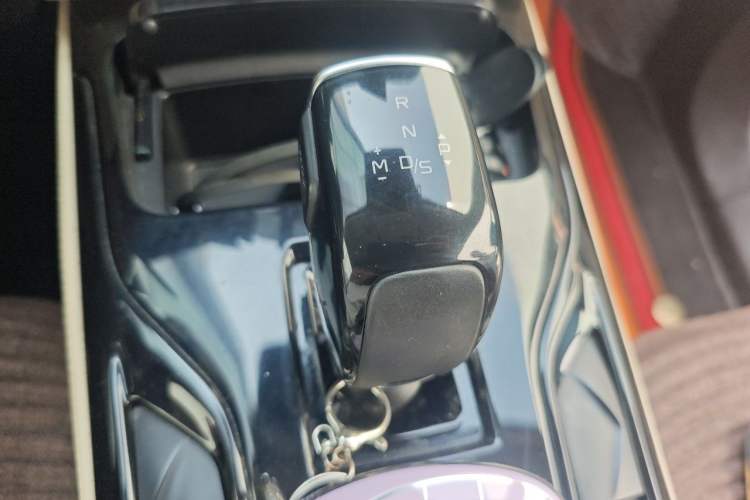 Used Bestune T77 2020 PRO 280 TID Automatic Prestige Model Gear Lever