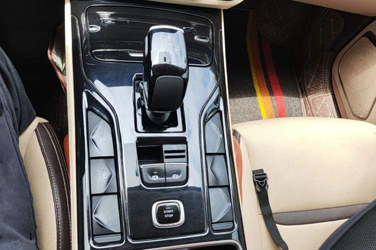 Used Bestune T77 2020 PRO 280 TID Automatic Luxury Model Gear Lever