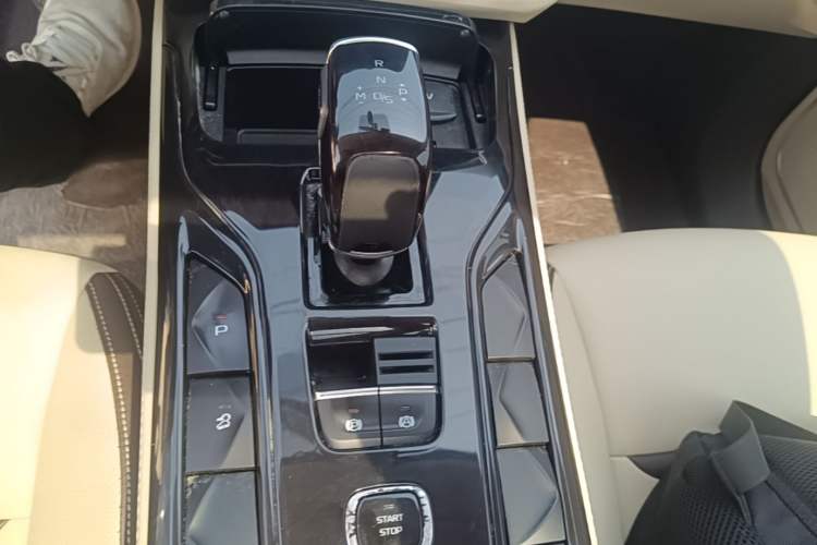 Used Bestune T77 2020 PRO 280 TID Automatic Luxury Model Gear Lever