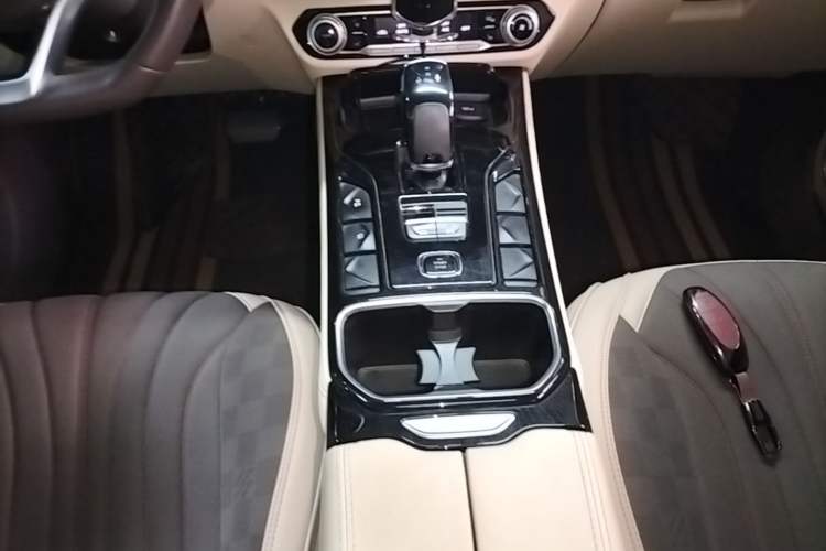 Used Bestune T77 2020 PRO 280 TID Automatic Luxury Model Gear Lever