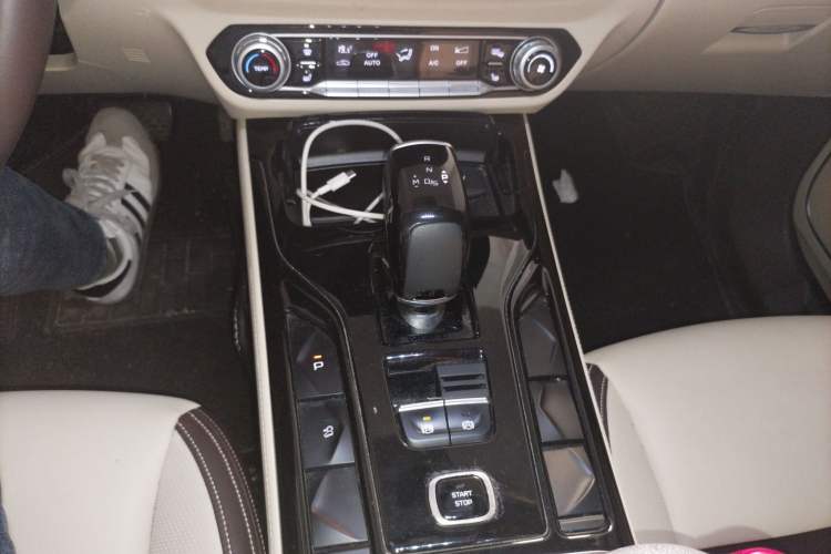 Used Bestune T77 2020 PRO 280 TID Automatic Luxury Model Gear Lever