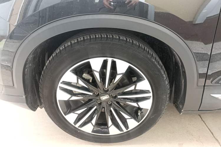 Used Bestune T77 2020 PRO 280 TID Automatic Luxury Model Left Front Wheel Hub