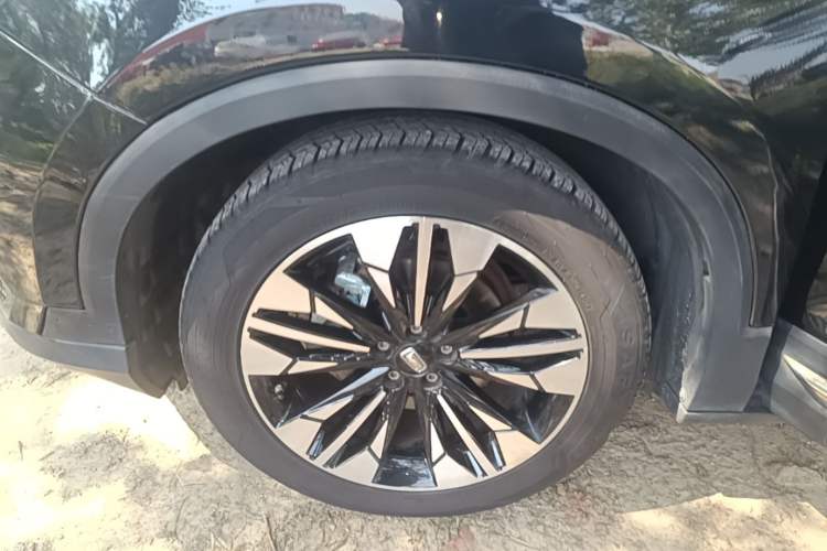 Used Bestune T77 2020 PRO 280 TID Automatic Luxury Model Left Front Wheel Hub