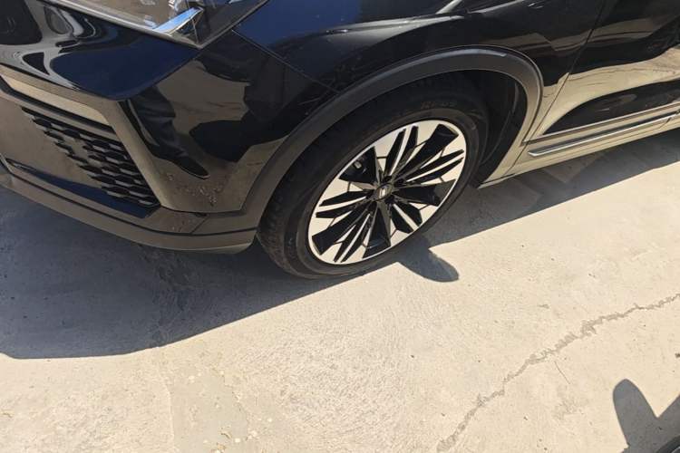 Used Bestune T77 2020 PRO 280 TID Automatic Luxury Model Left Front Wheel Hub