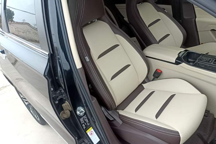 Used Bestune T77 2020 PRO 280 TID Automatic Luxury Model Right Front Seat