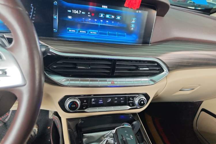 Used Bestune T77 2020 PRO 280 TID Automatic Luxury Model Audio And AC Panel
