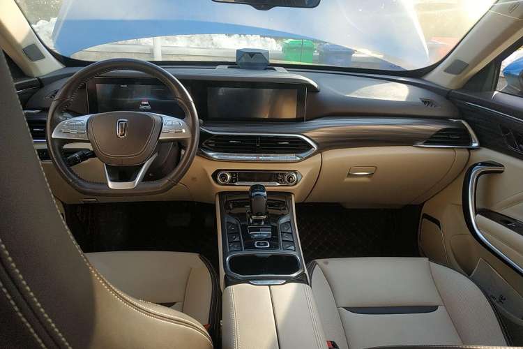 Used Bestune T77 2020 PRO 280 TID Automatic Prestige Model Center Console