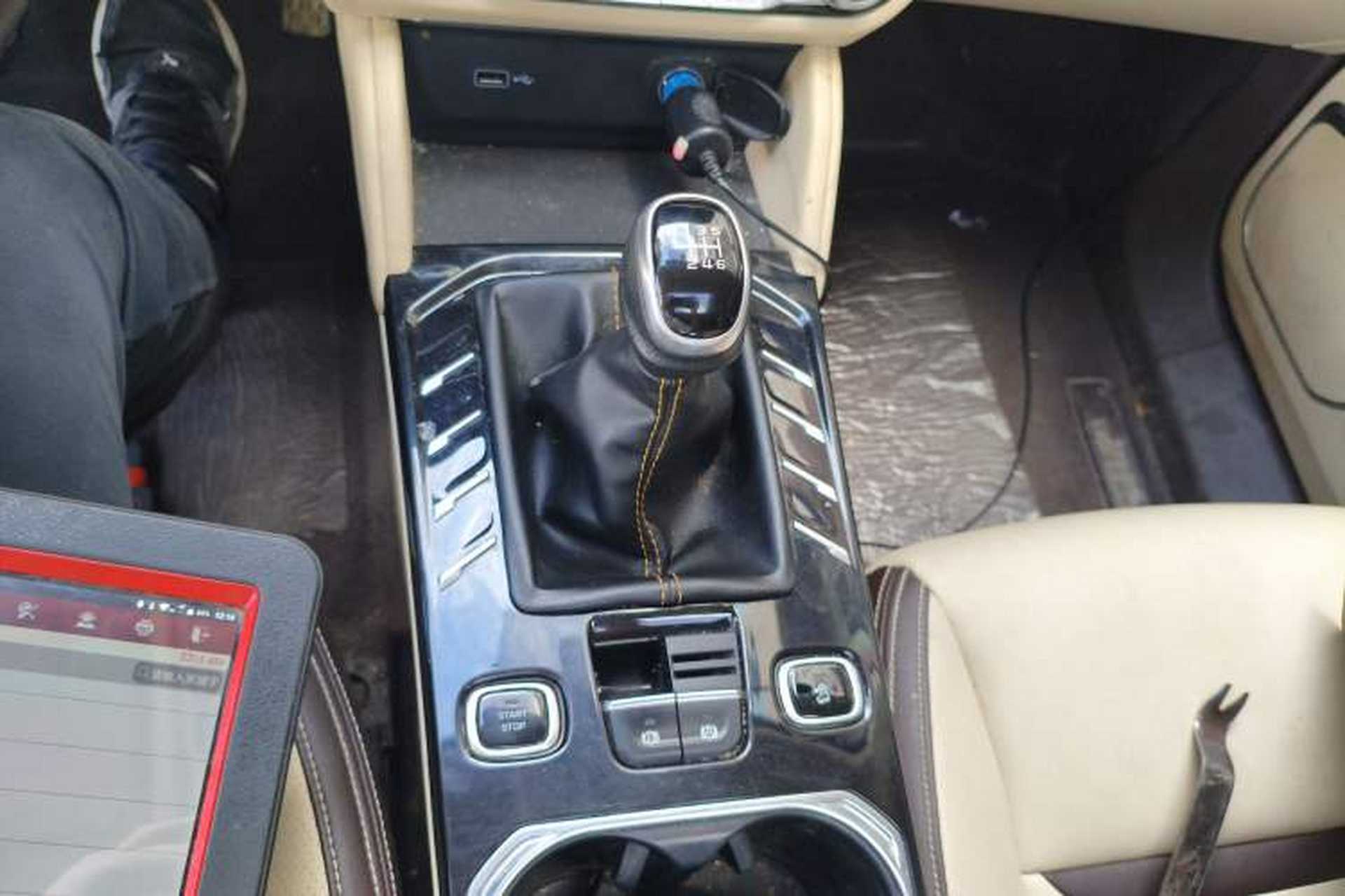Used Bestune T77 2020 PRO 280 TID Manual Luxury Model Gear Lever