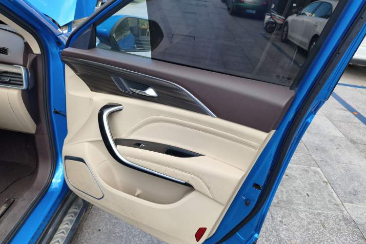 Used Bestune T77 2020 PRO 280 TID Manual Luxury Model Interior 5