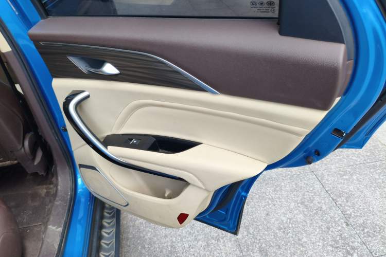 Used Bestune T77 2020 PRO 280 TID Manual Luxury Model Interior 6