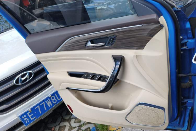 Used Bestune T77 2020 PRO 280 TID Manual Luxury Model Interior 7