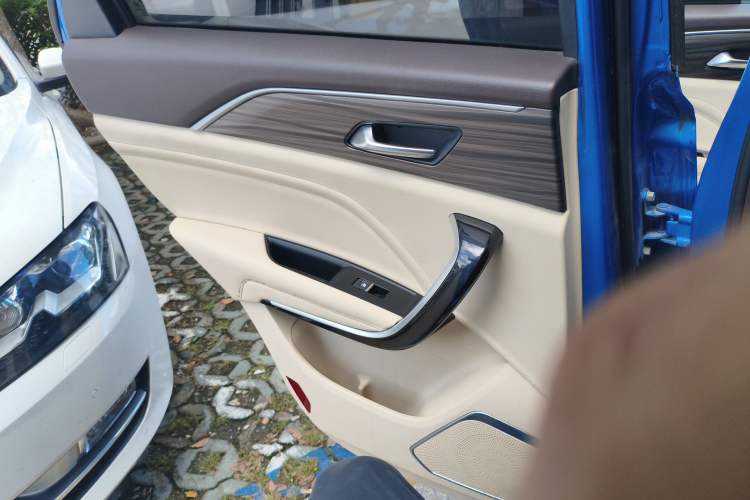 Used Bestune T77 2020 PRO 280 TID Manual Luxury Model Interior 8