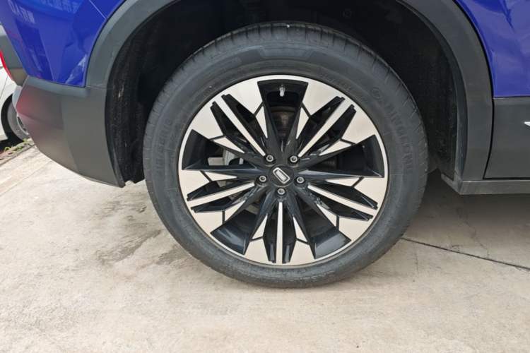 Used Bestune T77 2020 PRO 280 TID Automatic Luxury Model Right Rear Wheel Hub