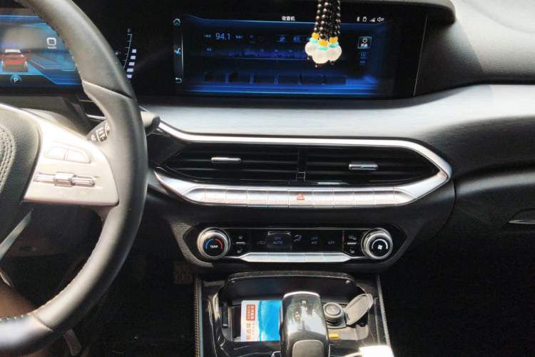 Used Bestune T77 2020 PRO 280 TID Automatic Luxury Model Audio And AC Panel