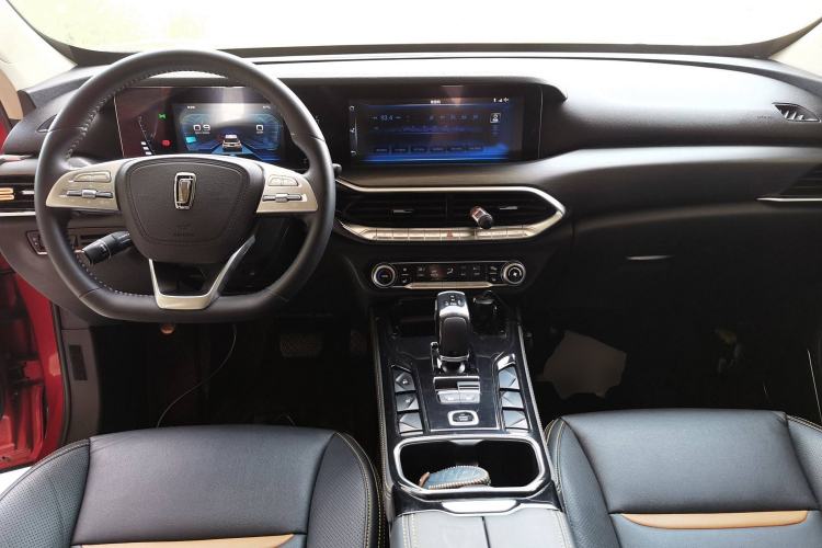 Used Bestune T77 2020 PRO 280 TID Automatic Luxury Model Center Console