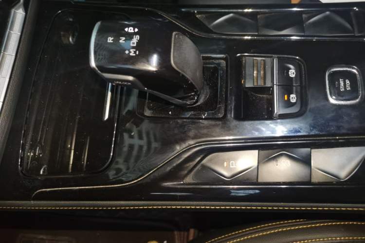 Used Bestune T77 2020 PRO 280 TID Automatic Luxury Model Gear Lever