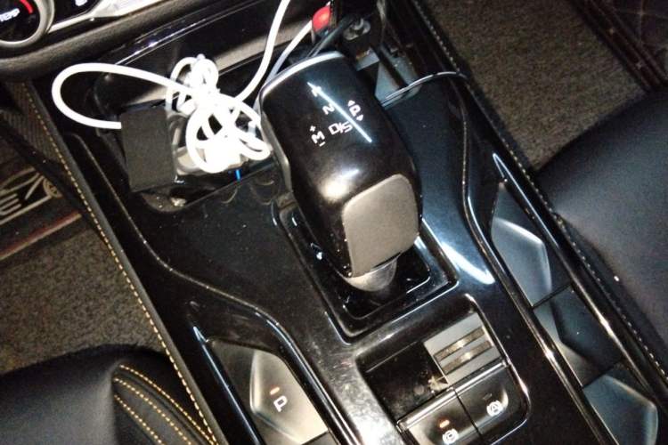 Used Bestune T77 2020 PRO 280 TID Automatic Luxury Model Gear Lever