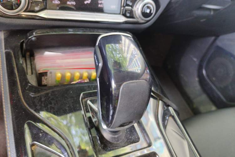 Used Bestune T77 2020 PRO 280 TID Automatic Luxury Model Gear Lever